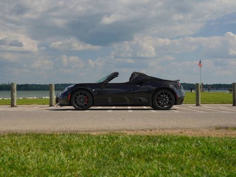Used 2019 Alfa Romeo 4C Spider RWD image 14