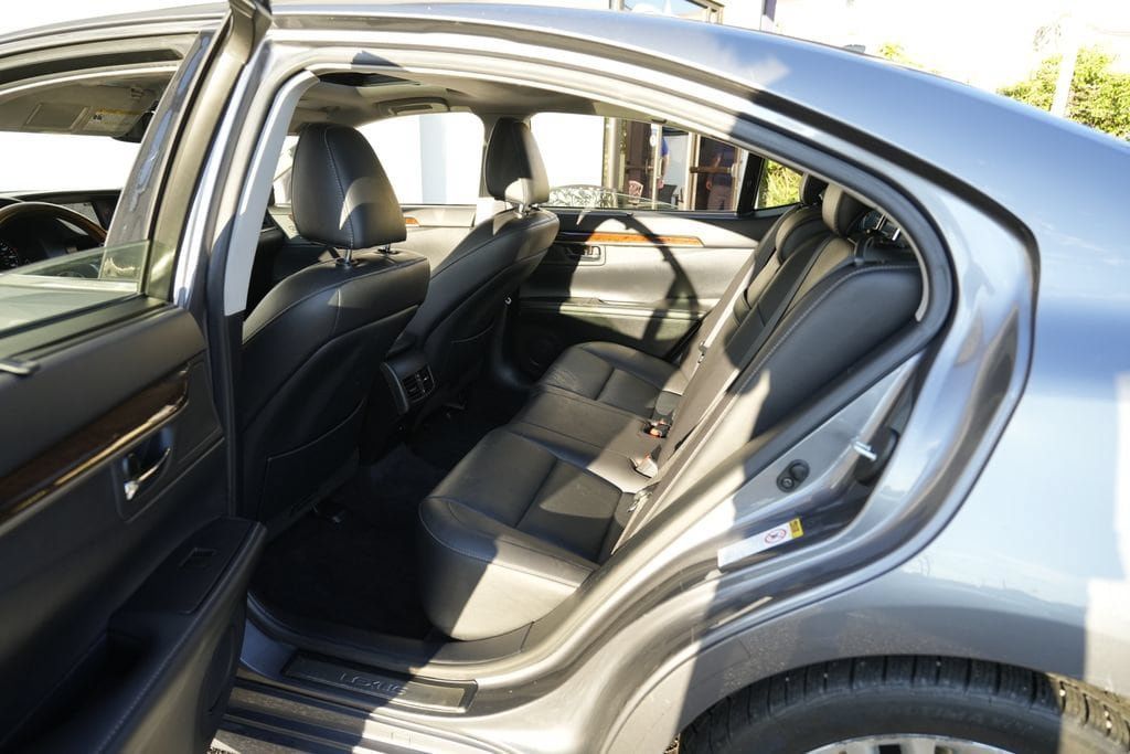 Used 2015 Lexus ES 350 w/ Ultra Luxury Package FWD image 26