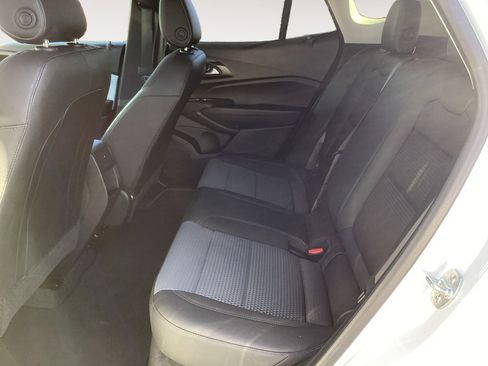 Used 2025 Chevrolet Trax LT w/ LT Convenience Package image 27