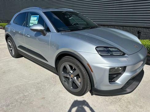 Used 2026 Porsche Macan Electric RWD image 11