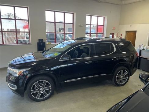 Used 2017 GMC Acadia Denali w/ Technology Package AWD/4WD image 4