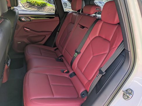 Certified 2025 Porsche Macan S AWD/4WD image 25