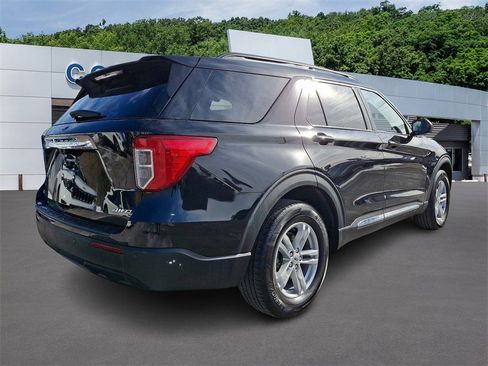 Certified 2023 Ford Explorer XLT image 6