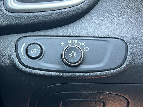 Used 2019 Chevrolet Trax LT w/ LT Convenience Package FWD image 22