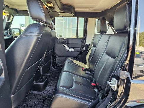 Used 2016 Jeep Wrangler Unlimited Sahara w/ Connectivity Group AWD/4WD image 14