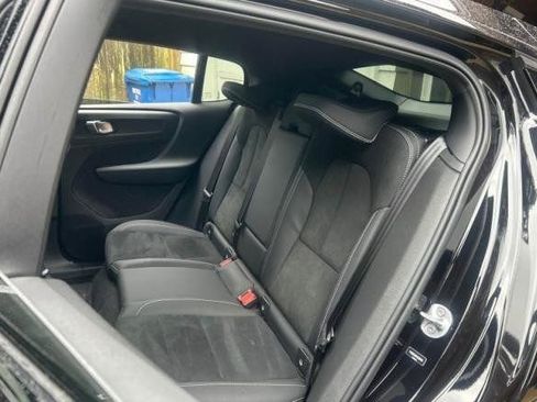 Used 2023 Volvo C40 P8 Recharge Ultimate w/ Protection Package Premier image 7