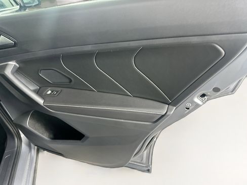 Used 2024 Volkswagen Tiguan SE image 30