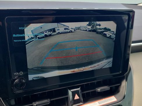Used 2025 Toyota Corolla LE FWD image 17