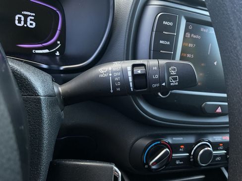 Used 2025 Kia Soul LX w/ LX Technology Package FWD image 27