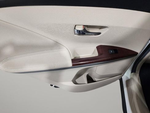 Used 2012 Toyota Venza XLE image 14