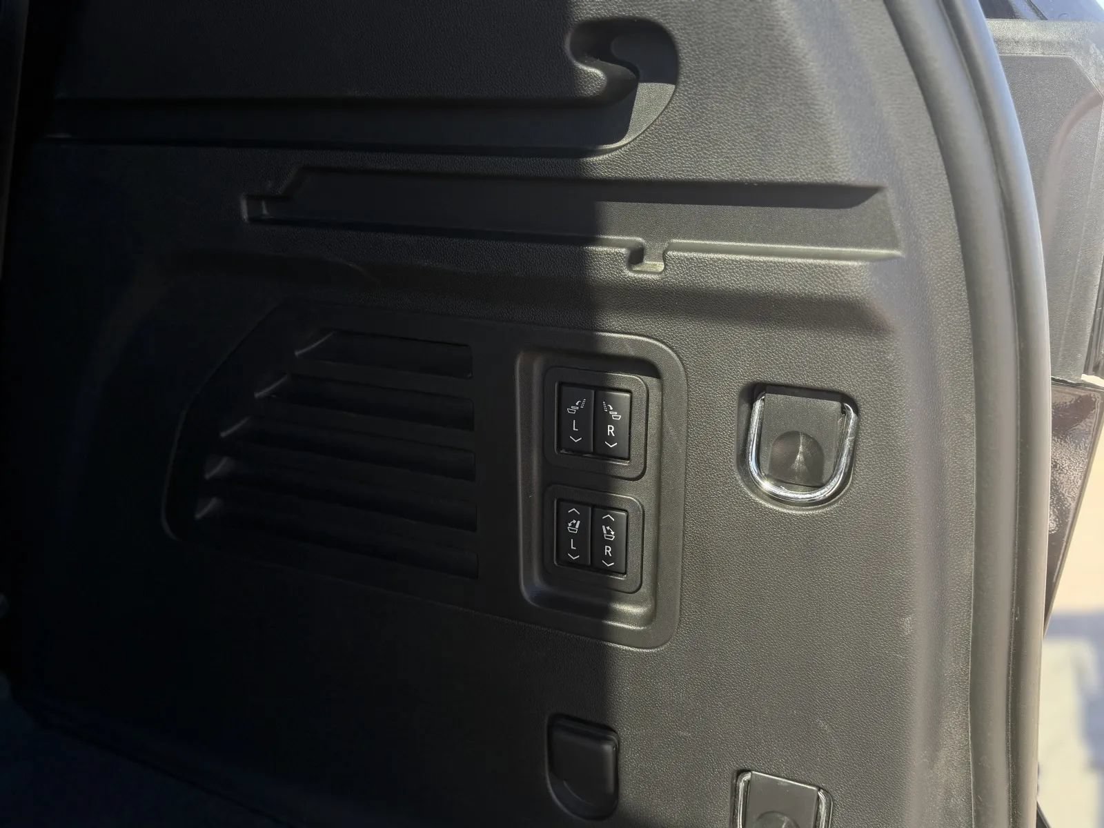 Used 2025 Chevrolet Traverse High Country w/ LPO, Floor Liner Package AWD/4WD image 44