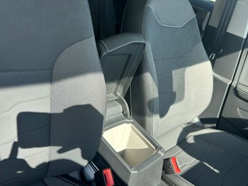 New 2026 Volkswagen Taos SE image 32