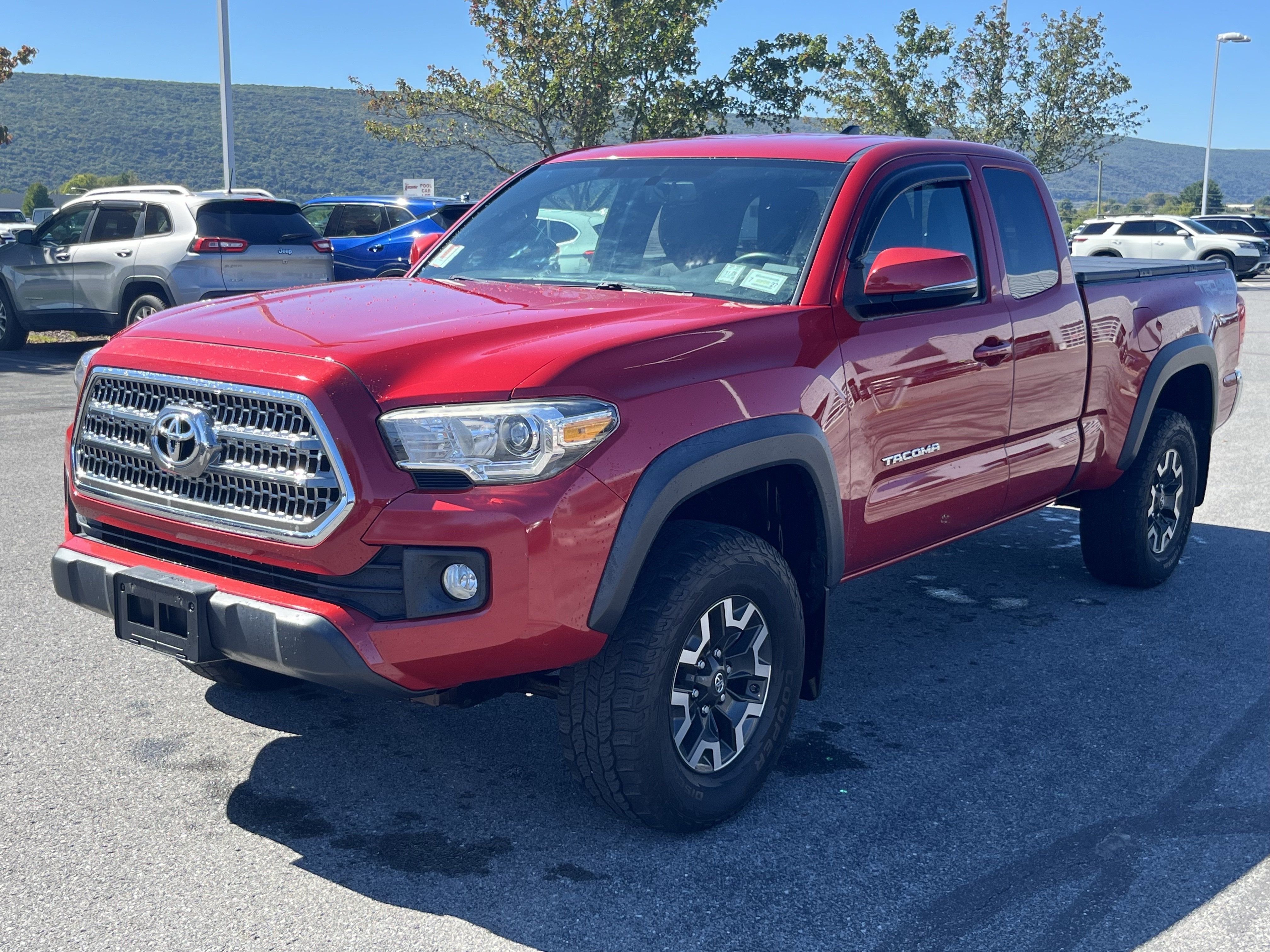 Used 2017 Toyota Tacoma TRD Off-Road w/ Tow Package AWD/4WD image 8