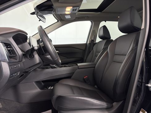 Certified 2023 Nissan Rogue SV w/ SV Premium B Package AWD/4WD image 6