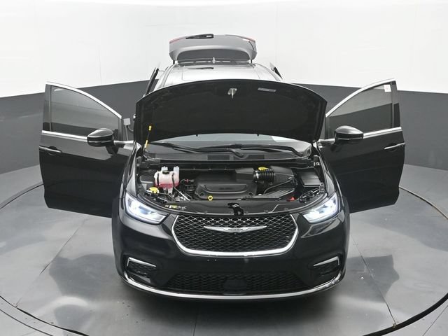 Used 2026 Chrysler Pacifica Limited FWD image 34