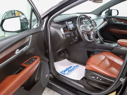 Used 2021 Cadillac XT5 Premium Luxury image 3