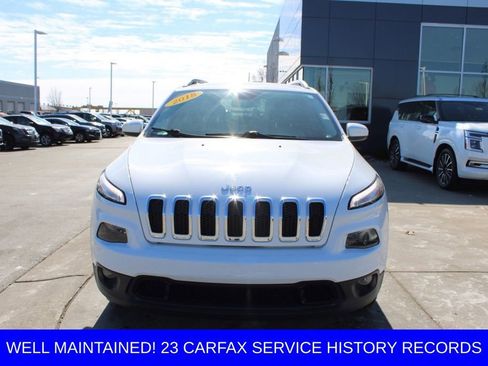 Used 2018 Jeep Cherokee Latitude image 2