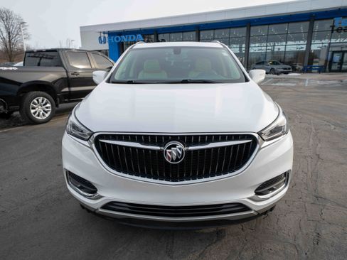 Used 2018 Buick Enclave Essence image 2