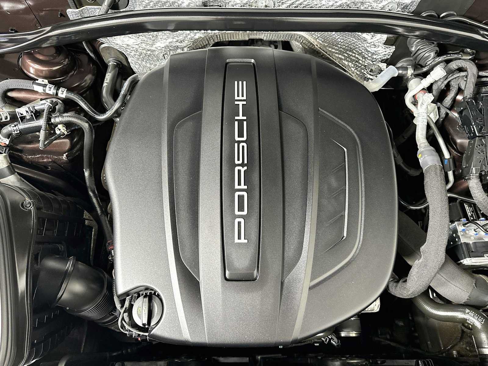 Certified 2021 Porsche Macan AWD/4WD image 31