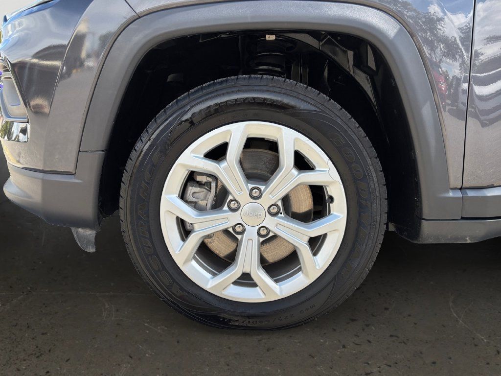 Used 2024 Jeep Compass Latitude AWD/4WD image 10