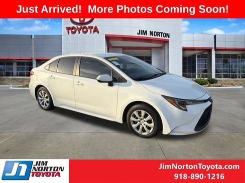 Used 2021 Toyota Corolla LE w/ Carpet Mat Package (TMS) FWD image 1