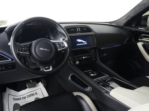 Used 2019 Jaguar F-PACE S image 18