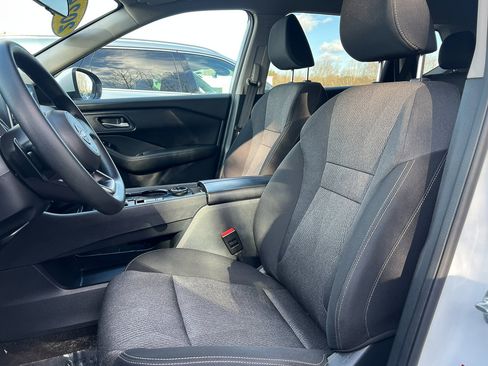 Used 2024 Nissan Rogue SV image 15