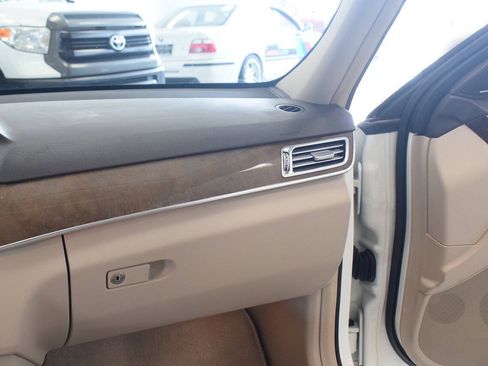 Used 2014 Mercedes-Benz E 550 4MATIC Sedan image 25