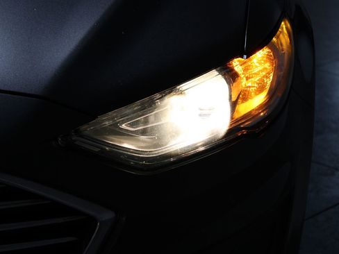 Used 2020 Ford Fusion SE image 53