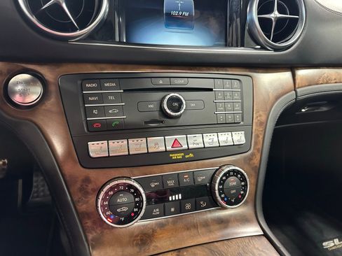 Used 2020 Mercedes-Benz SL 550 image 36