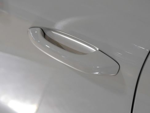 Used 2024 Porsche Macan AWD/4WD image 42