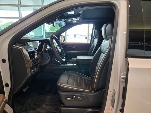 New 2026 GMC Yukon Denali Ultimate AWD/4WD image 9