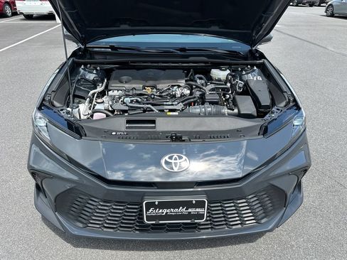 Used 2025 Toyota Camry SE FWD image 11