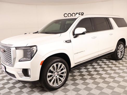 Used 2024 GMC Yukon XL Denali w/ Denali Reserve Package AWD/4WD image 10