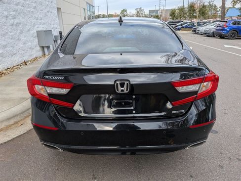 Used 2018 Honda Accord Touring image 3