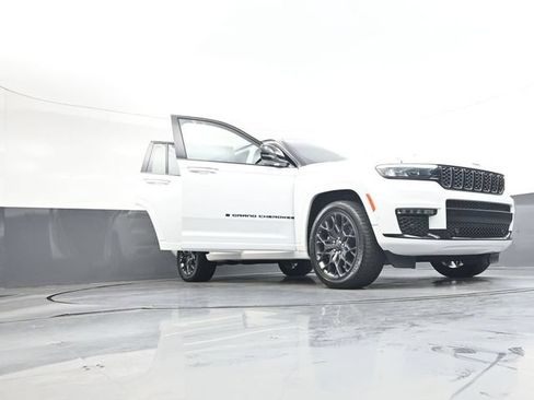 Used 2025 Jeep Grand Cherokee L Summit AWD/4WD image 44