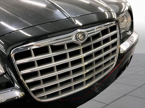 Used 2005 Chrysler 300 C w/ Navigation & Sound Group II RWD image 28