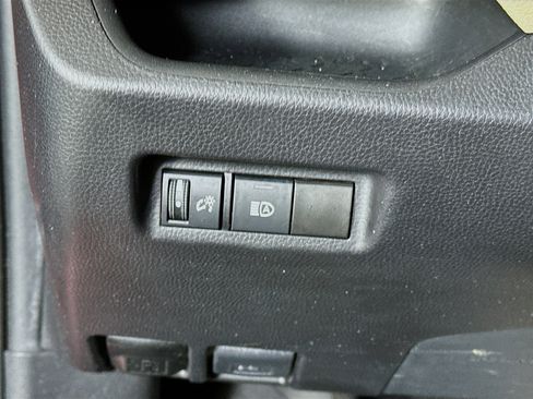 Used 2021 Toyota RAV4 LE image 17