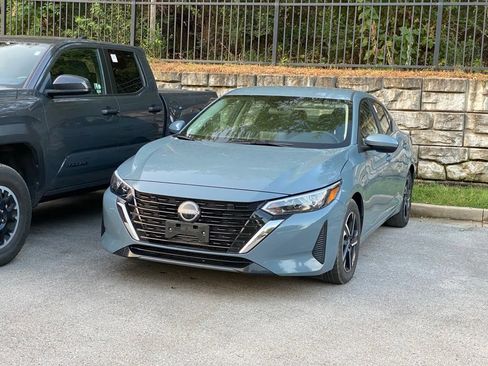 Used 2025 Nissan Sentra SV FWD image 3