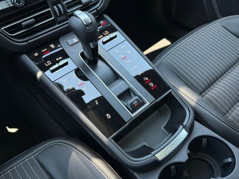 Used 2025 Porsche Macan image 22
