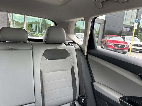 Used 2022 Volkswagen Taos SE FWD image 19