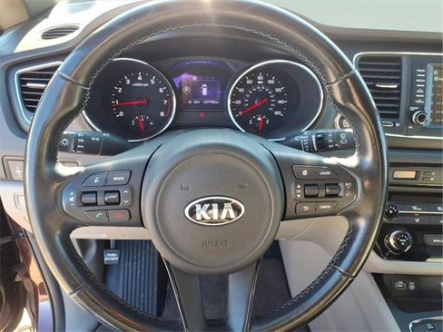 Used 2017 Kia Sedona LX w/ LX Essentials Premium Package image 19