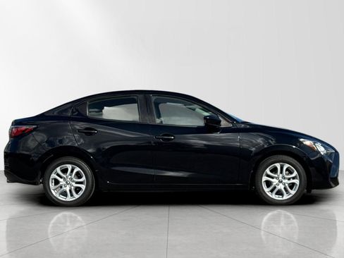 Used 2017 Toyota Yaris iA image 3