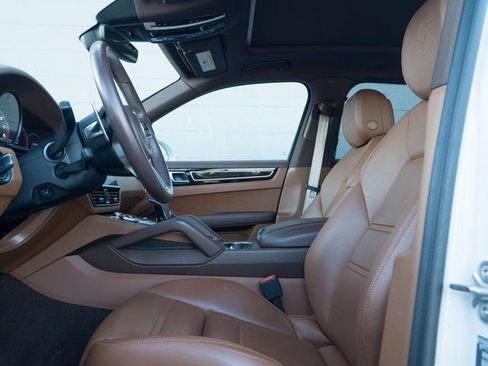 Certified 2023 Porsche Cayenne S Platinum image 17