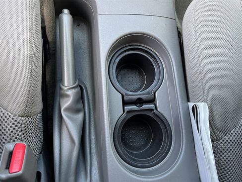 Used 2015 Nissan Frontier SV image 21