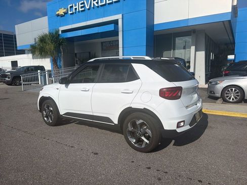 Used 2025 Hyundai Venue Limited FWD image 9