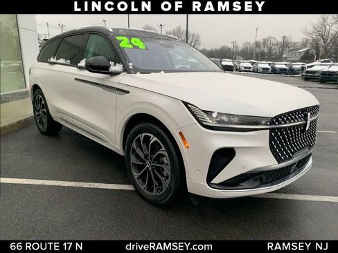 Used 2024 Lincoln Nautilus Reserve w/ Equipment Group 202A image 10