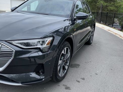 Used 2021 Audi e-tron Prestige w/ Prestige Package AWD/4WD image 4