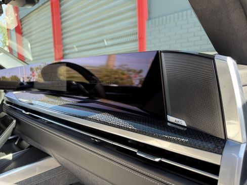 Used 2025 Cadillac Escalade V w/ LPO, ONYX Package image 27