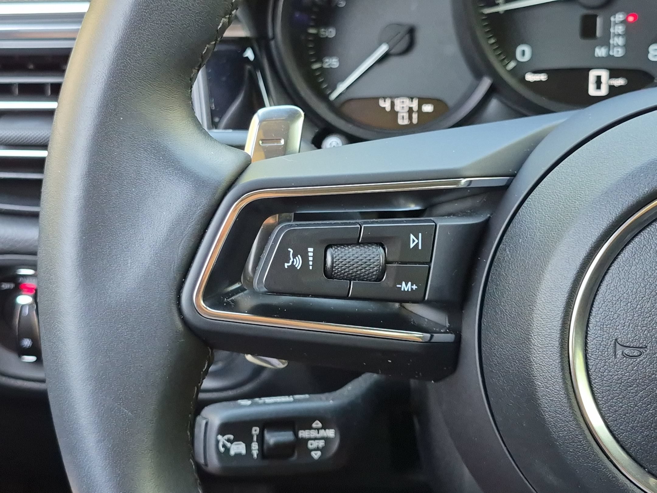 Certified 2026 Porsche Macan AWD/4WD image 8